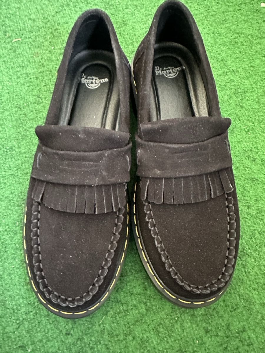 Dr. Martens Scarpe da uomo: Mocassins Dr. Martens noirs en daim, taille 41 – Nuovo (secondo la descrizione) da Brügg BE venduto da haj_9zhk