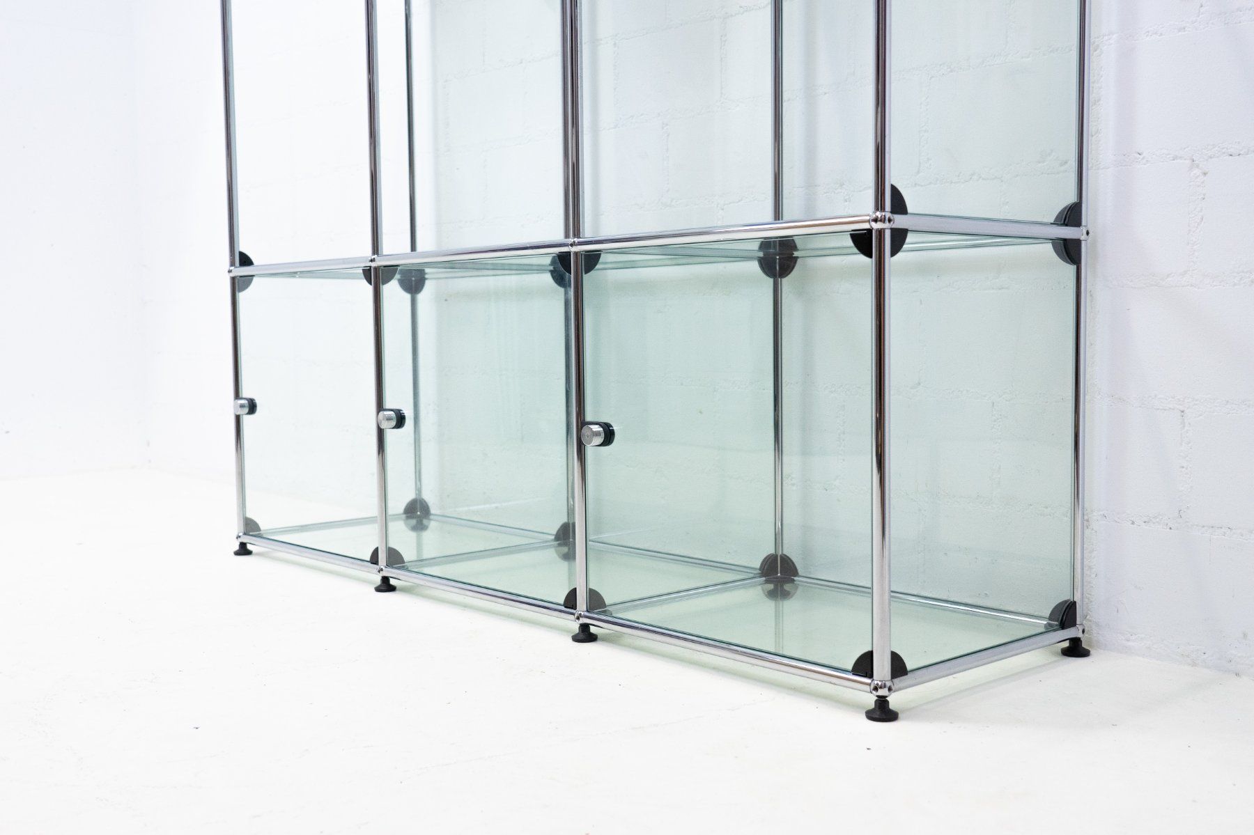 USM Vitrinen: USM Haller Vitrine Nr. 5 - Lieferung möglich – Gebraucht aus Schaffhausen von Studio-Ara 7