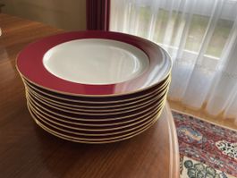 12 sous-assiettes en porcelaine