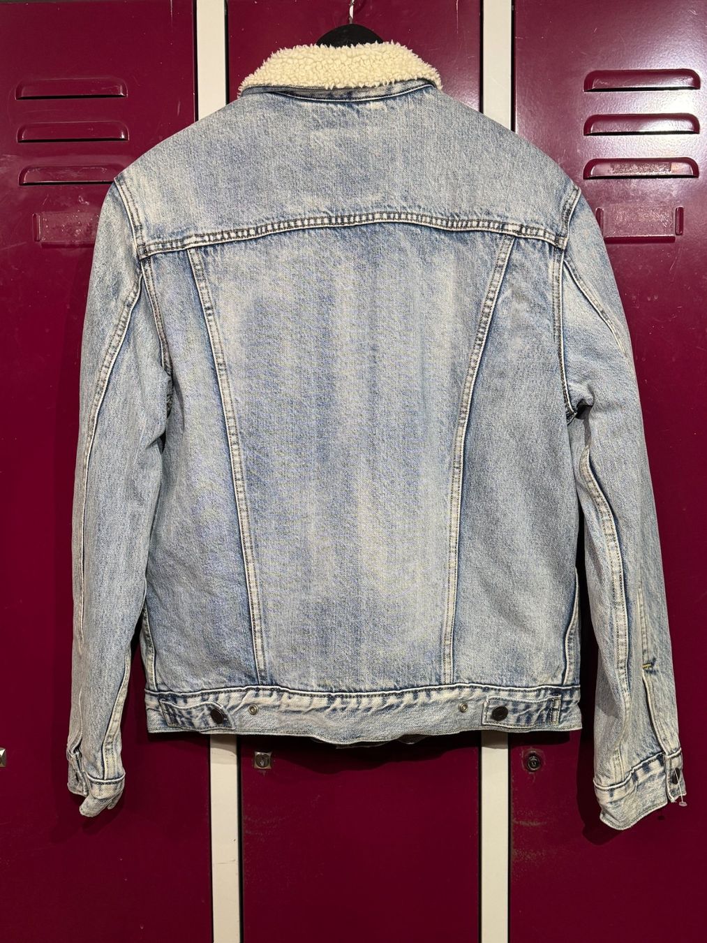 Levi's Giacche: LEVI'S SHERPA LIGHT BLUE DENIM JACKET SZ: M – Usato da Cortaillod venduto da Stay_Alive_vintage 1