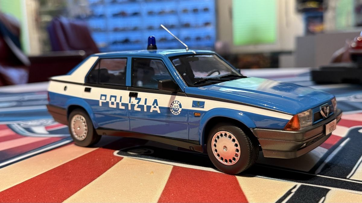 Alfa Romeo Modellini d'auto: Alfa Romeo 75 Polizia, 1:18 – Nuovo (secondo la descrizione) da Basel venduto da Zomeg 2