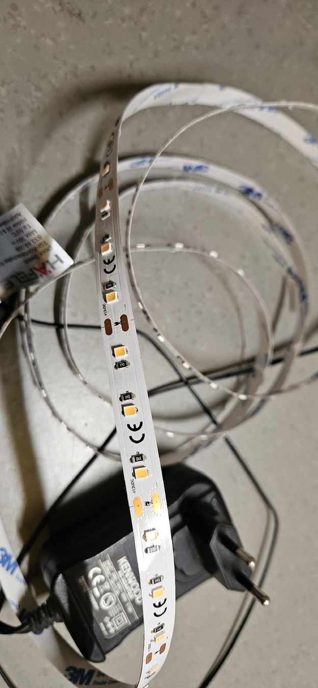 Lichterketten & Leisten: LED Strip, 2m, Warmweiss, 12V- – Neu (gemäss Beschreibung) aus Baar von Vel...Baar45 3