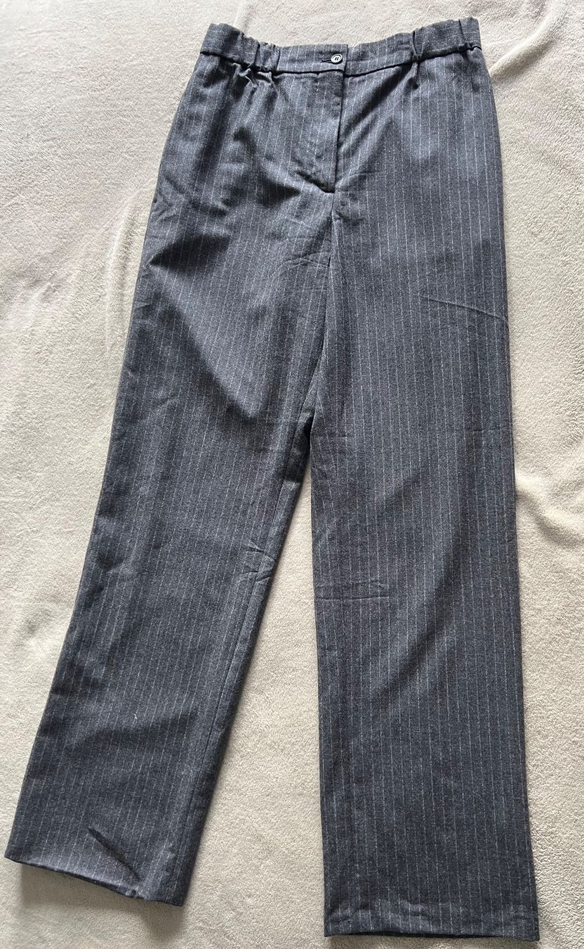 Maje Pantalons: MAJE Pantaloni – D'occasion à Lausanne par dia_xs9l