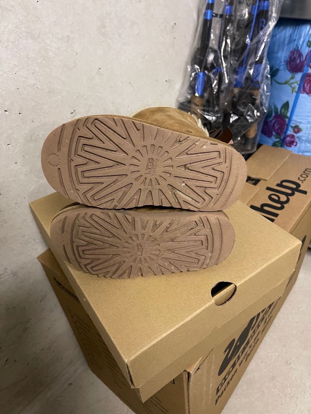Ugg Scarpe per ragazze: Kinder UGG Grösse 27 – Usato da Rheinfelden venduto da adidas1984 3
