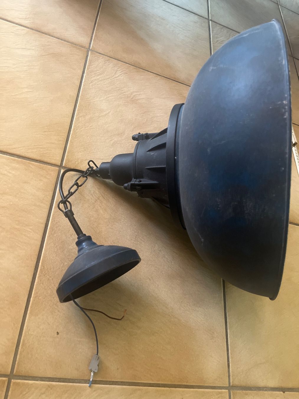 Lustres & lampes de plafonds: Grande lampe industrielle suspendue – D'occasion à Vernayaz par Darkfrost 2