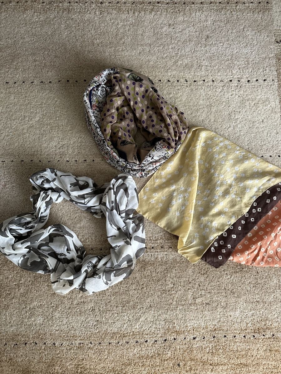Foulard & Sciarpe: 3 schöne Schals, verschiedene Muster – Usato da Zürich venduto da Schoekin