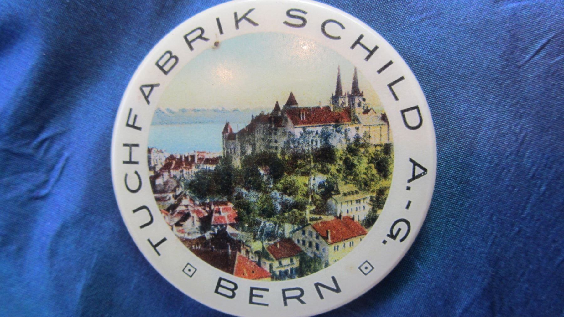 Insegne: SCHILD AG TUCHFABRIK - Neuenburg - antik – Usato da Krattigen venduto da markus63