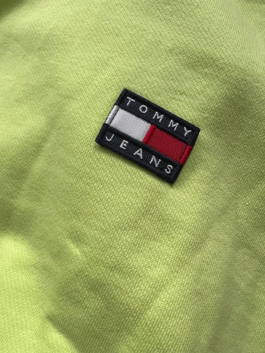 Tommy Hilfiger T-Shirts: Tommy Jeans cropped Sweatshirt / Grösse L – Neu (gemäss Beschreibung) aus Effretikon von YaMn 8