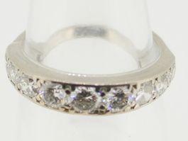 Ring 18Kt. WG 3,6 gr. 9 Brillanten ca. 0,7 ct. Ringgröß 52,5