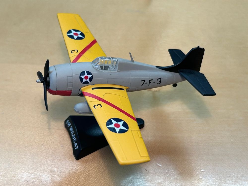 Sharplace J35 Flugzeugmodell 1:100 - Metall Modell Mit Sockel Sammlerstück