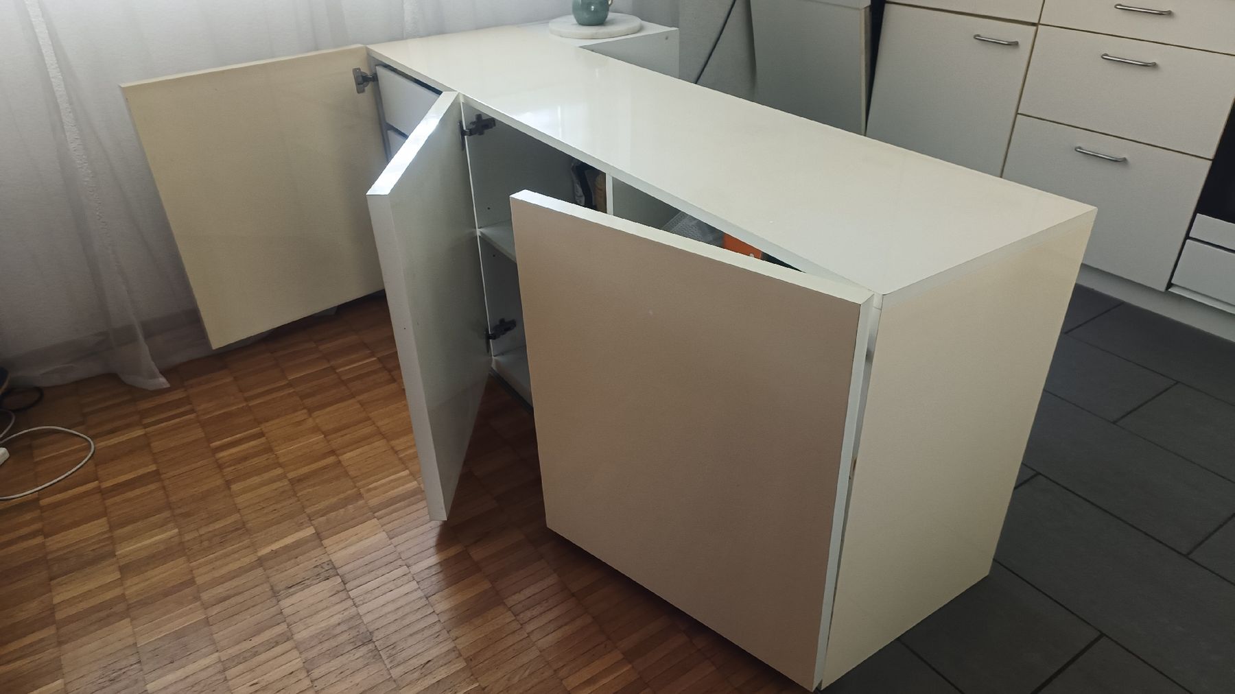 Cassettiere: Sideboard, Kommode Weiss mit Schubladen und Tuer GRATIS – Usato da Schlieren venduto da Pangbuddie 1