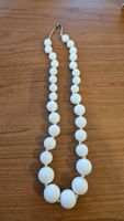 Collana con grosse perle bianche smaltate