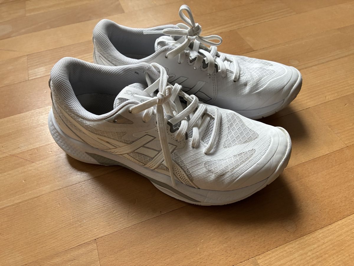 Asics Scarpe per ragazzi: Asics Hallenturnschuhe Gr.38 – Usato da Gachnang venduto da Liv014 1