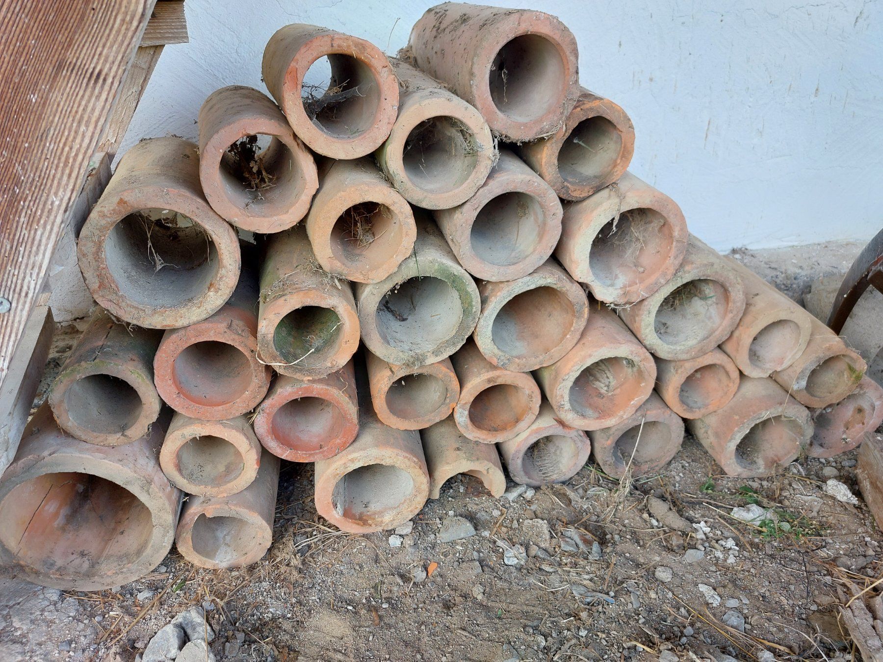 Bodenbeläge: Tonröhren Drainageröhren aus Ton.. – Gebraucht aus Unterägeri von eni_x9bk