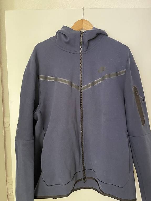Nike Maglioni & Felpe: Dunkelblauer Zip Hoodie Nike Tech | Grösse XL – Usato da Wölflinswil venduto da jan_v6g9
