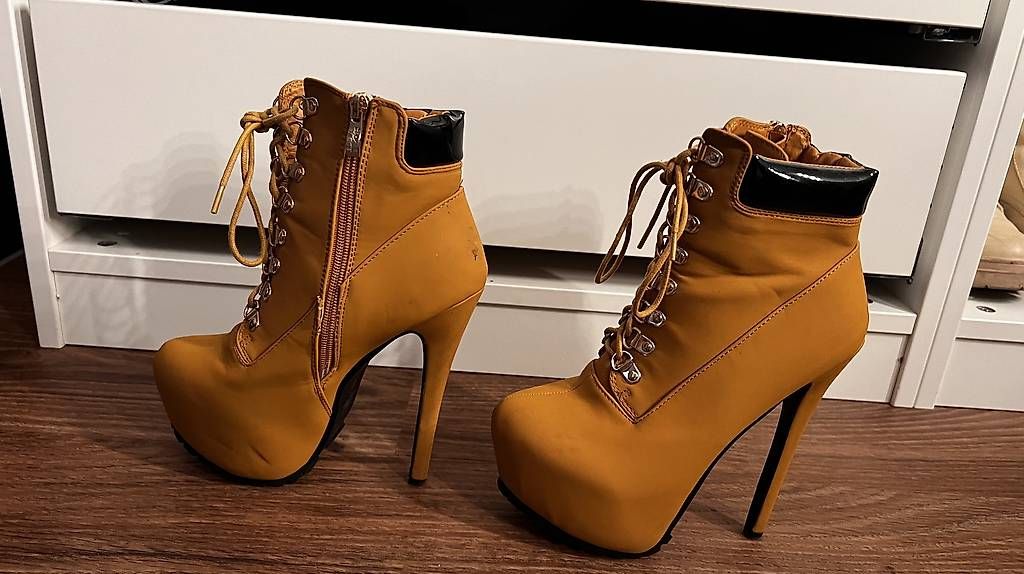 High Scarpe da donna: Stiefeletten High Heels 38 – Usato da Aarau Rohr venduto da jen_lw9f 1