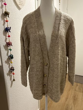 Flauschige Strickjacke beige selbstgestrickt