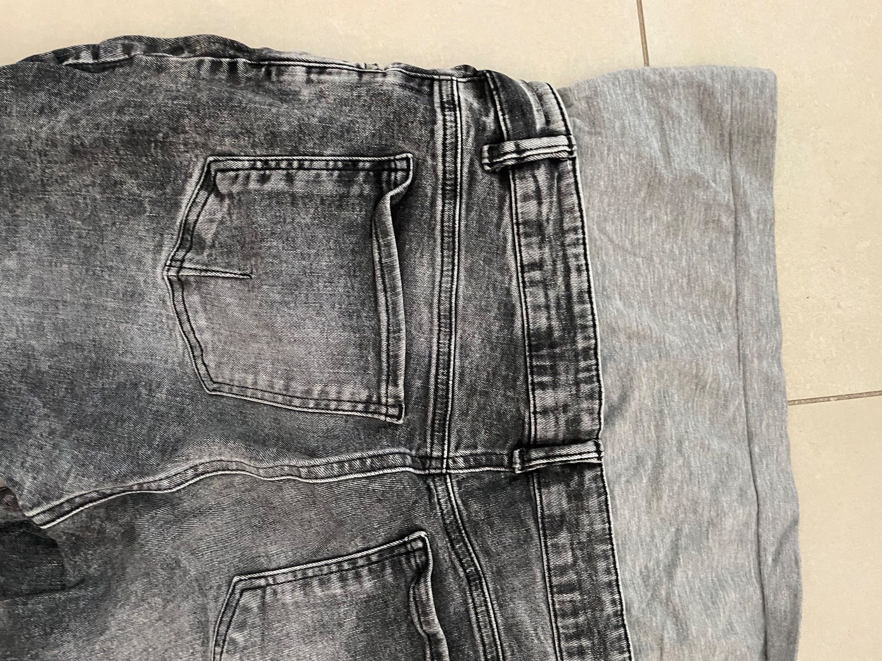 Mamalicious Jeans: Umstandsjeans Grauschwarz Gr. 31/32 mamalicious – Gebraucht aus Bülach von bjoernbenny 3