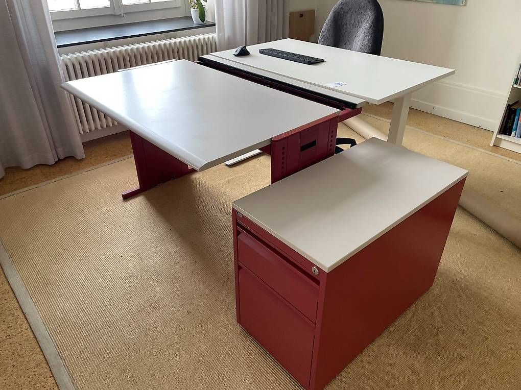 Schreibtische: Bürotisch mit Korpus – Gebraucht aus Bern von Ricardolino