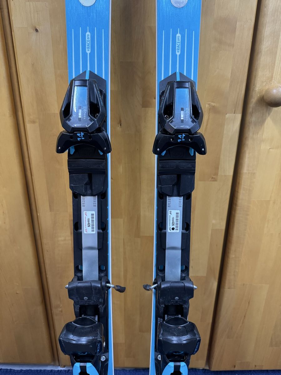 Head Skis: Head e-Race Pro Ski 165 cm mit Bindung – Neuf (Voir description) à Gamsen par Leo321123 1