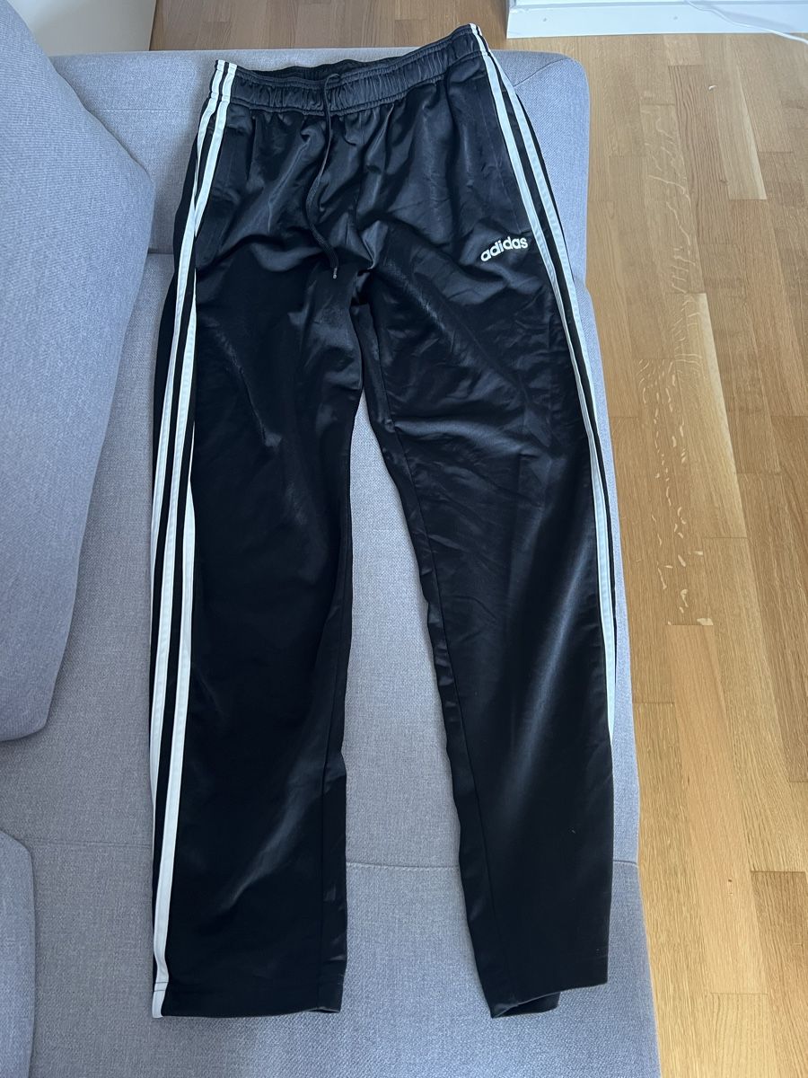 Adidas Pantaloni: Training Adidas noir, taille M – Usato da Vevey venduto da sec_vgj5