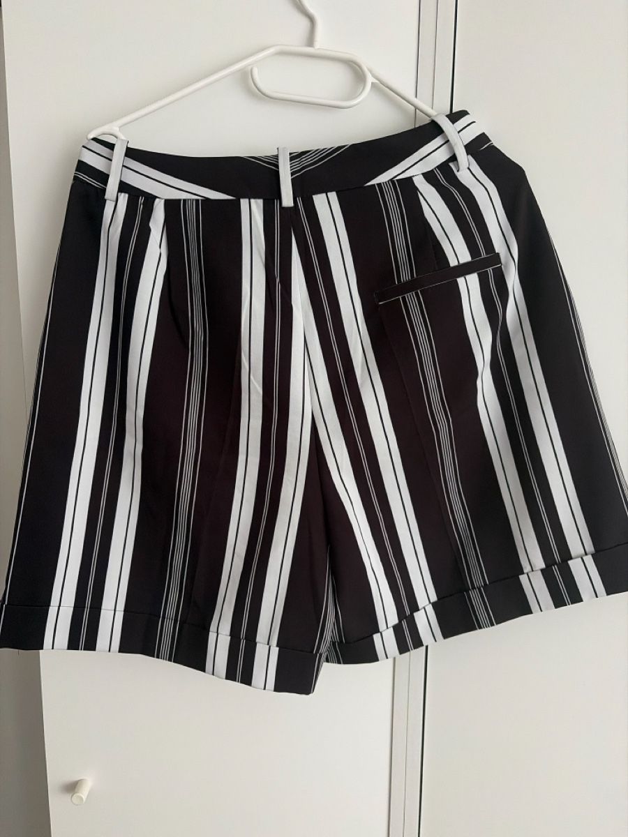 Zara Pantaloni: Shorts Zara rayures noir blanc taille M – Nuovo (secondo la descrizione) da Renens VD venduto da sar_bwz5 5
