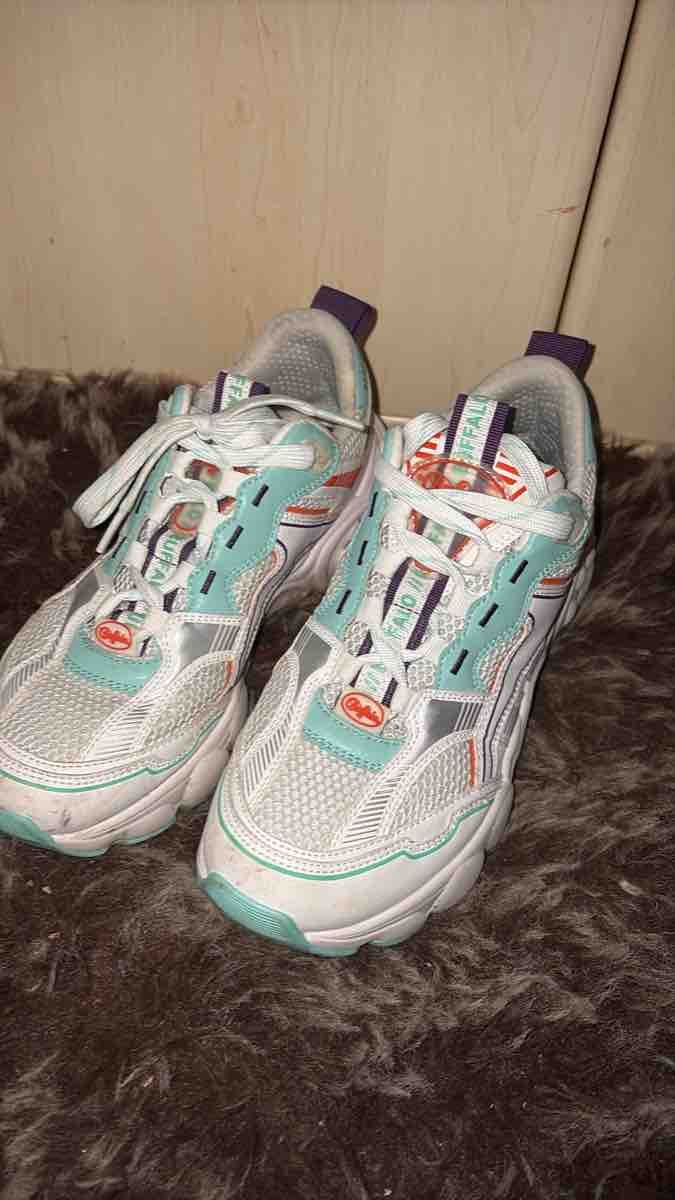Buffalo Herrenschuhe: Baskets Buffalo blanc et turquoise taille 40 – Neu (gemäss Beschreibung) aus Granges-Paccot von lew_w6jg