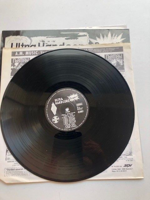 Dischi in vinile: Bluttat – Usato da Aarwangen venduto da Jukebox3 8