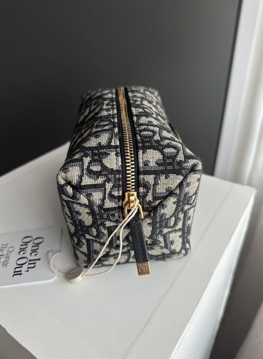 Dior Custodie per cosmetici: Dior 30 Montaigne Vénus Pouch Makeup Bag – Nuovo (secondo la descrizione) da Schlieren venduto da ann_nmz5 2