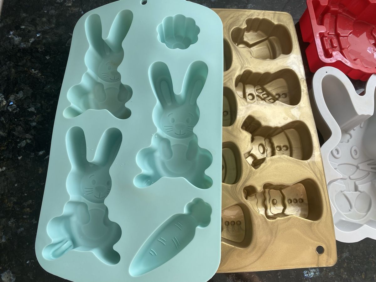 Teglie da forno: Silikon Backformen: Ostern, Samichlaus, Schaf – Usato da Buchrain venduto da Sisi83 1