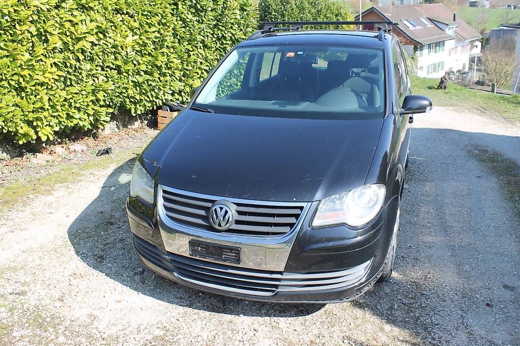 VW Automobili: VW Touran 1.9 TDI  Export – Usato da Oftringen venduto da ryisbaee