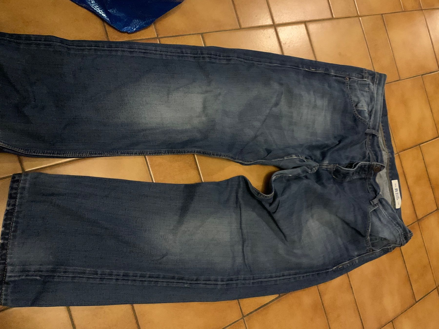Pantaloni: Pantalon posé à plas 50 cm – Usato da Veyrier venduto da kimedovapa