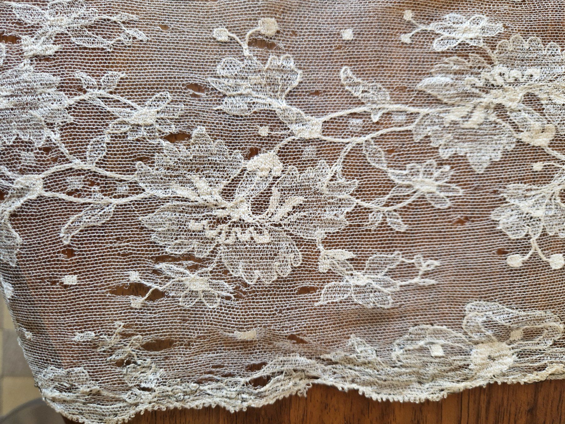 Tissus: Seiden Tüllspitze, Antik – Défectueux à Bern par Antikbatik 5