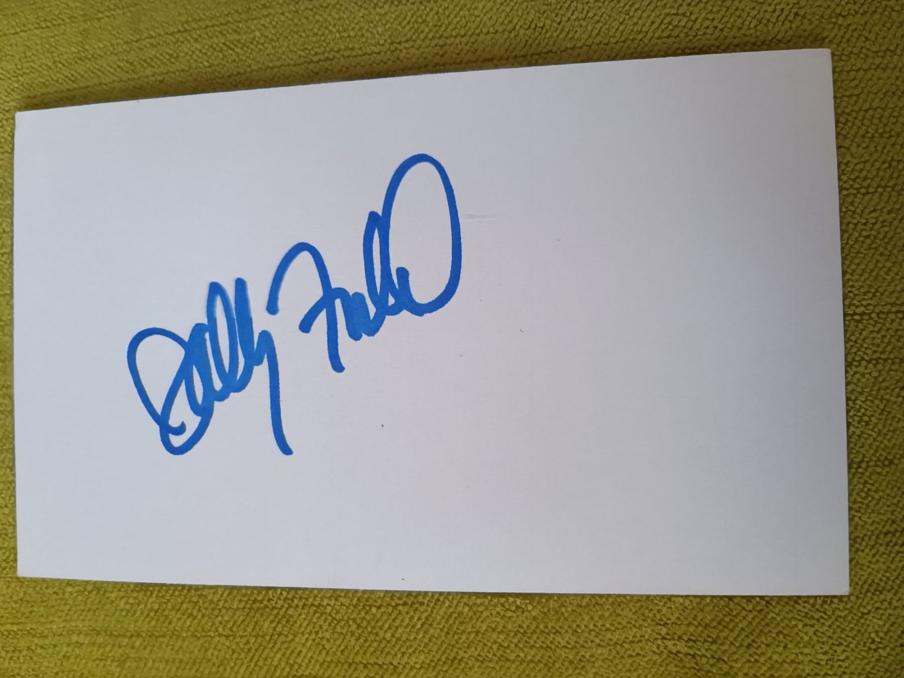 Autografi: Sally Field - handsigniert – Usato da Menziken venduto da Artographs