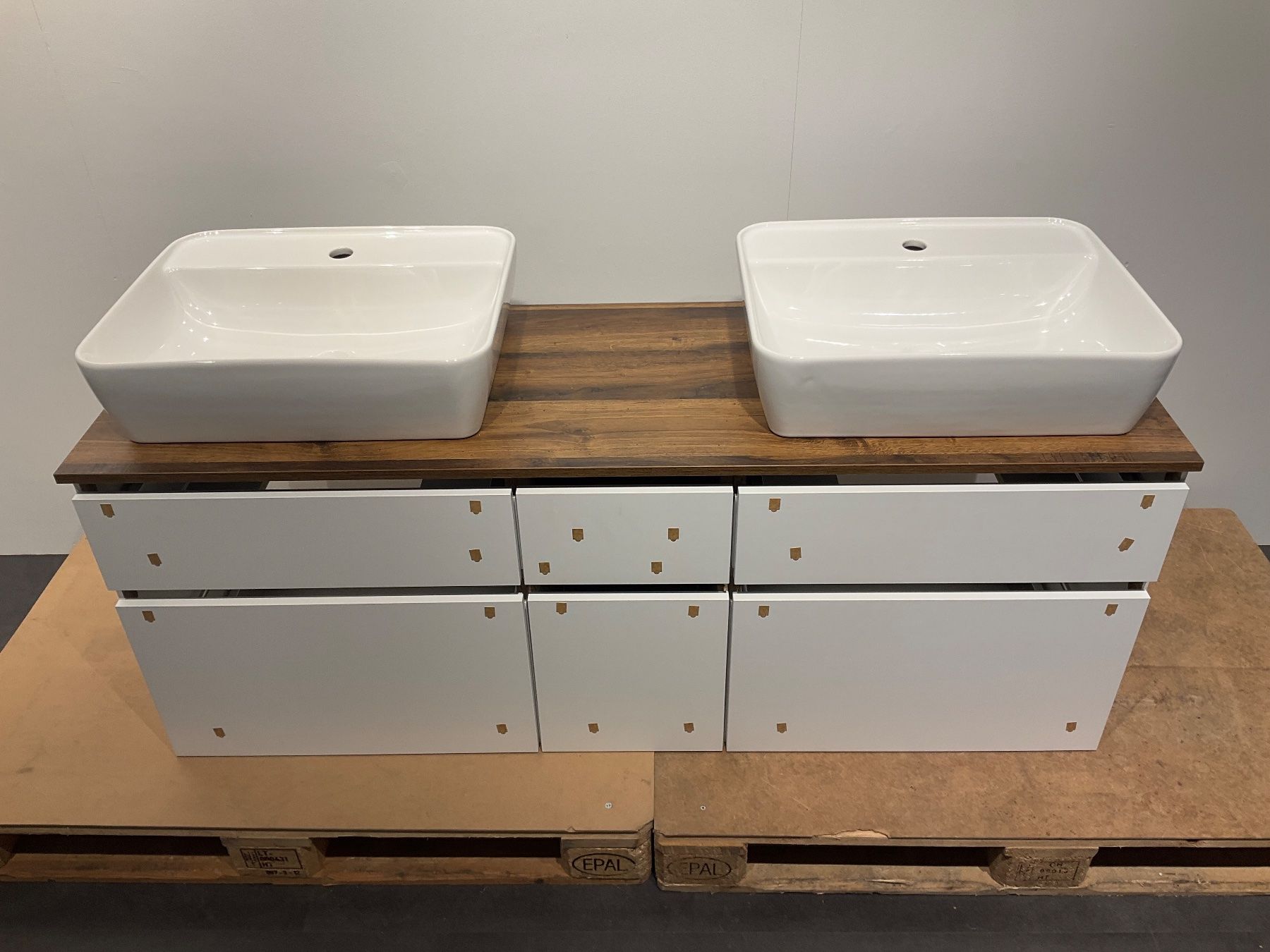 Mobili per bagno: 078 Badmöbel, weiss, Holzabdeckung, 151cm – Nuovo (secondo la descrizione) da Derendingen venduto da Meisterstuecke