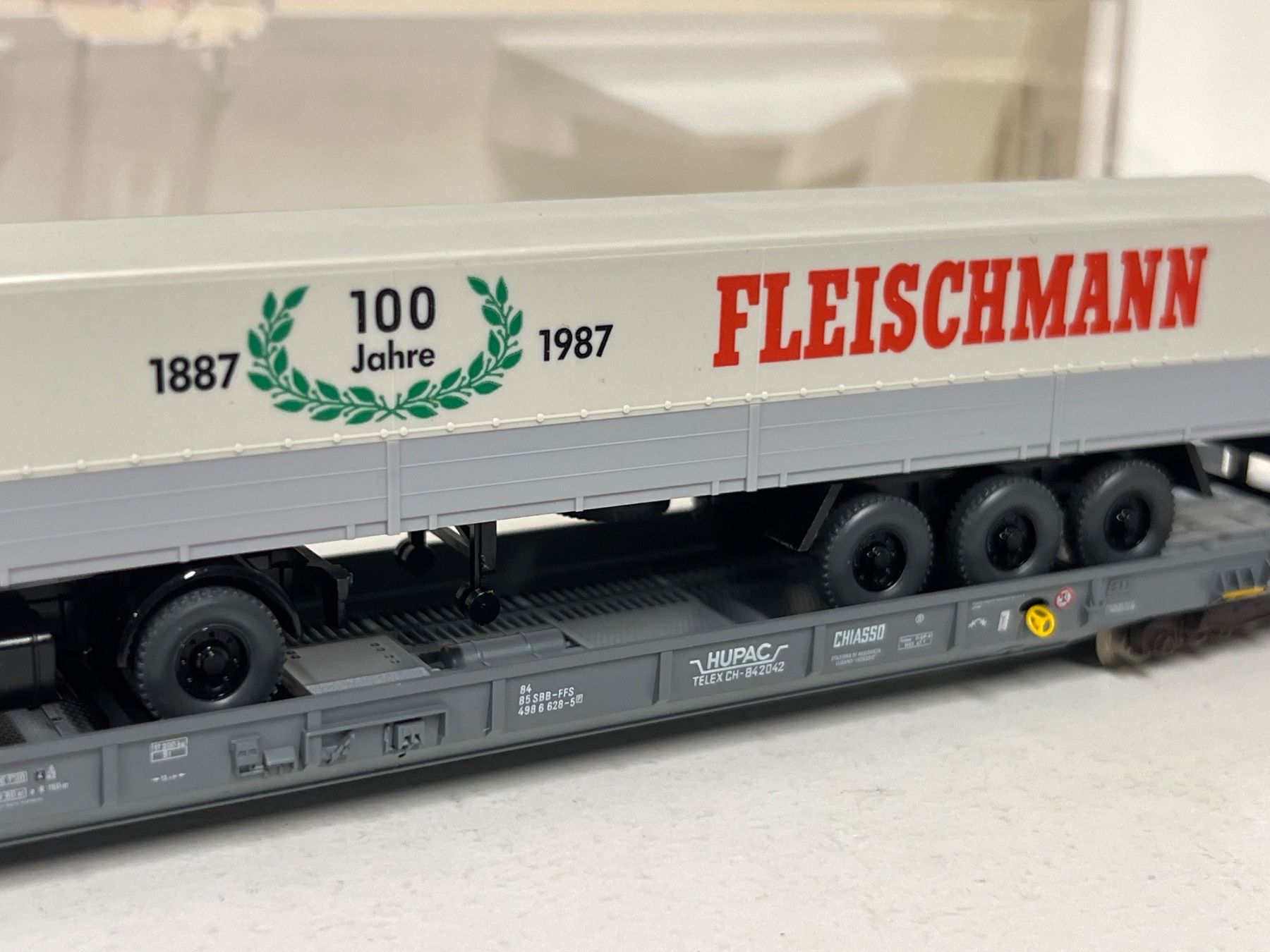 Fleischmann Modellini di ferrovie: Fleischmann 5274 CH HUPAC beladen mit LKW SBB HO DC – Nuovo (secondo la descrizione) da Neuenhof venduto da ludovicco 2