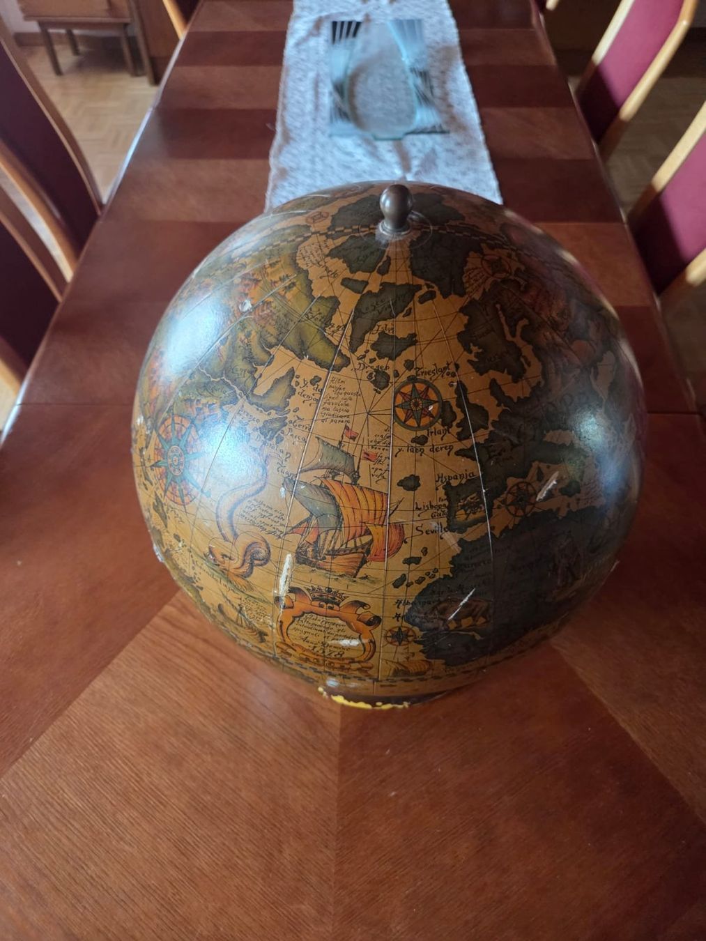 Autres décorations & accessoires: Holz Weltkugel ca 48cm hoch – D'occasion à Oberhof par 8Grizzly 7
