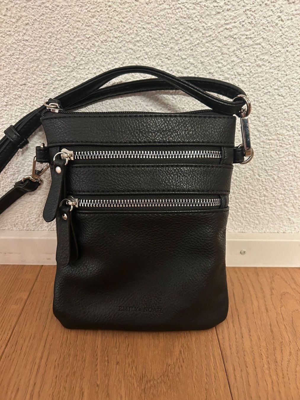 Taschen für Damen: Umhängetasche schwarz EMILY & NOAH Emma klein – Neu (gemäss Beschreibung) aus Grub AR von DukeStatham 1