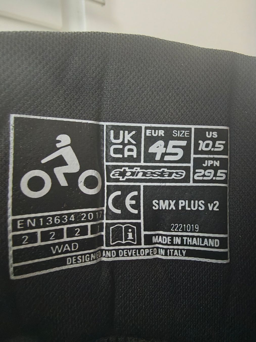 Alpinestars Herrenschuhe: Alpinestars SMX PLUS v2 Gr. 45 NEUWERTIG – Gebraucht aus Zufikon von Error 2