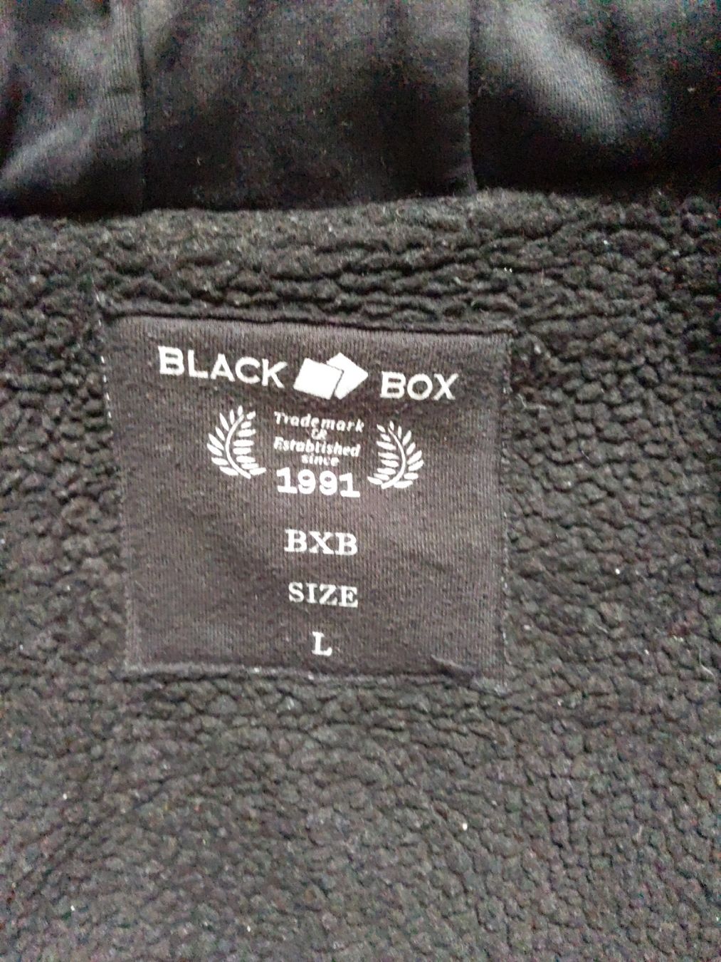 Maglioni & Felpe: Schwarzer Pullover mit Kapuze, Teddy fleece, Grösse L – Usato da Neuheim venduto da discovery27 2