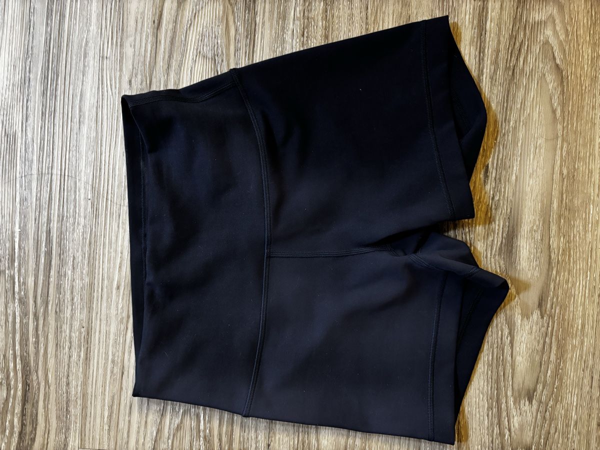 Lululemon Leggings: Lululemon Shorts Navy blue Grösse 6  – Gebraucht aus Gossau SG von Swisslady25 1