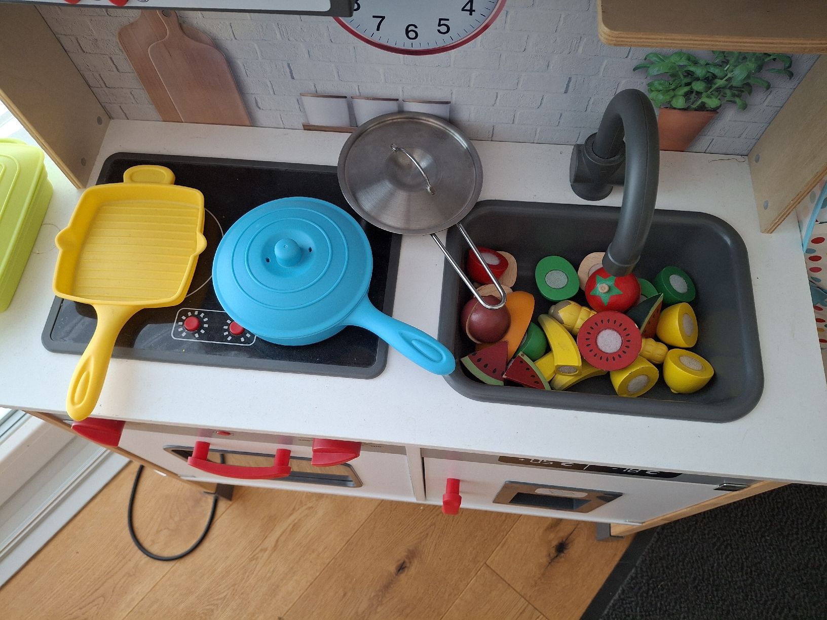 Spielzeuge: Spielküche mit zubehöhr – Gebraucht aus Winden von Teichmonster 2