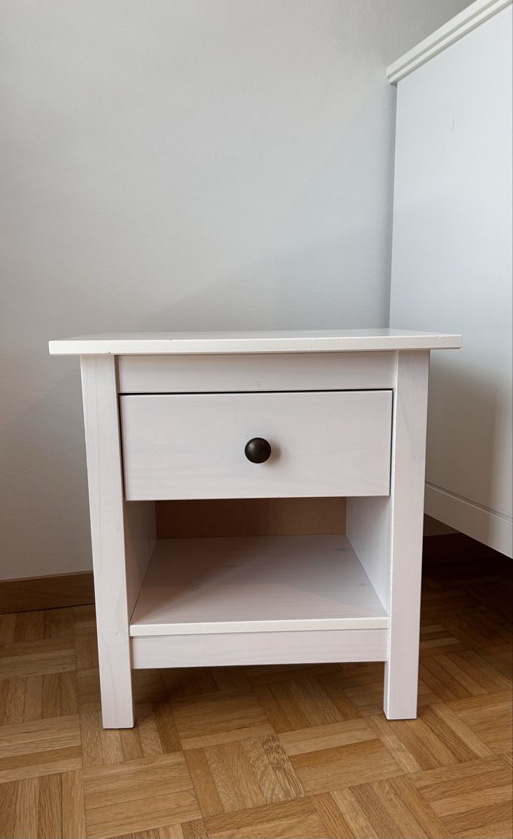 Nachttische: Weisser Hemnes-Nachttisch Ikea – Gebraucht aus Weinfelden von tan_xn5p
