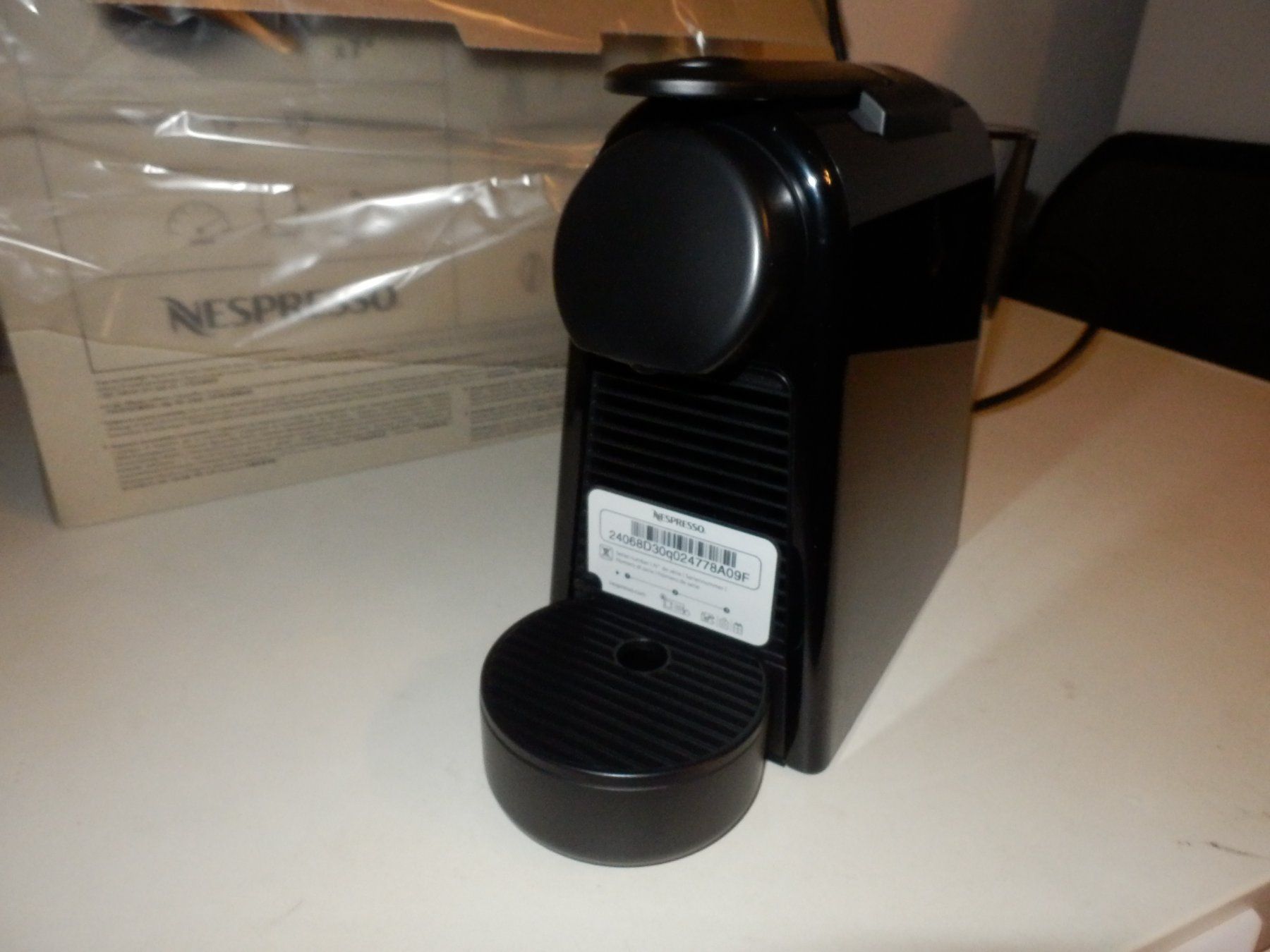 Nespresso Macchine per caffè & Macchine per espresso: Machine Nespresso Essenza Mini noir neuve – Nuovo e nell'imballaggio originale da Apples venduto da Photec18 7