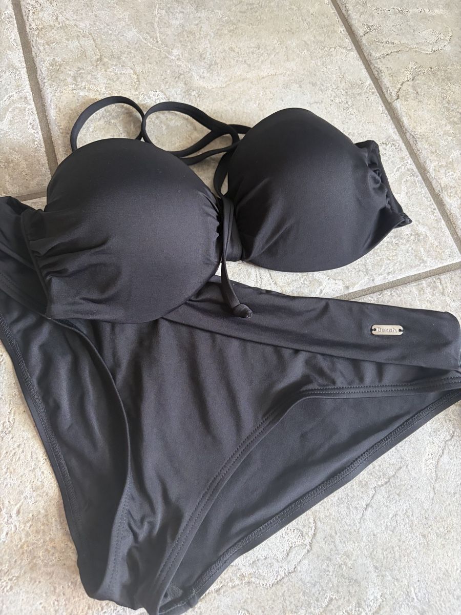 Costumi da bagno & Bikini: 2 Bikinis in gutem Zustand Gr 38 – Usato da Urdorf venduto da worldaround