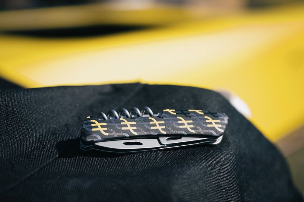 Couteau Swiza « Alan Roura x Hublot Sailing Team » dédicacé 3