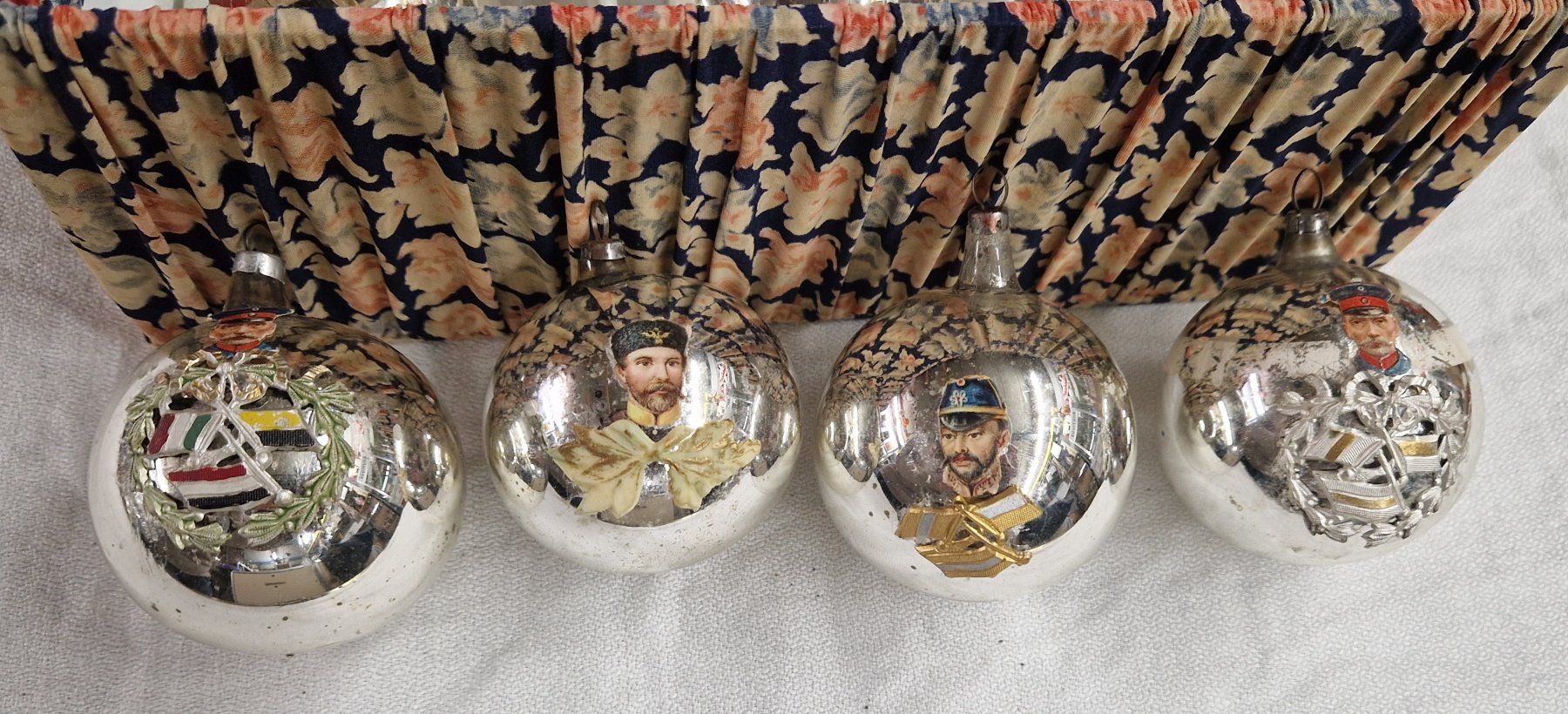 Toutes les décorations: 10 WEIHNACHTSKUGELN AUS DEM 1 WELTKRIEG – D'occasion à Bilten par Mic2022 1