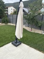 Parasol suspendu beige bon état base incluse