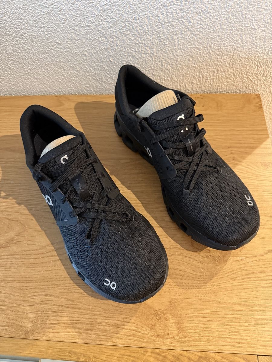On Chaussures hommes: Schuhe ON Cloud  X4 | Grösse 44 | Black – Neuf (Voir description) à Grosswangen par winkelfeld 4