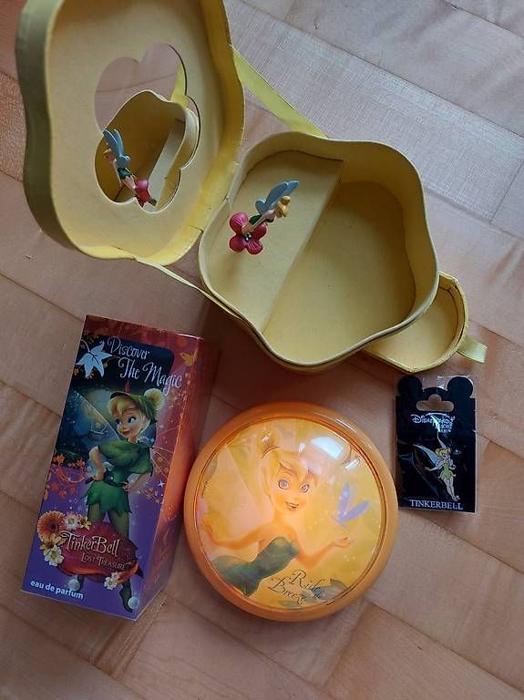 Disney Figuren: Disney Tinkerbell Set mit Tshirt, Schmuckbox,Figur... – Gebraucht aus Flaach von nad_xpb7 1